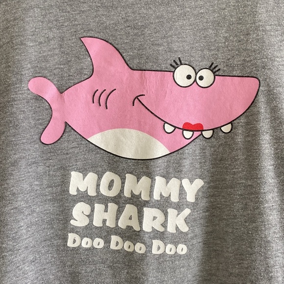 Live and Tell Ladies’ Custom ‘Mommy Shark’ Short Sleeve Tee - Picture 8 of 11